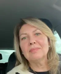 Alla ricerca di qualcuno con cui condividere sorrisi autentici Alla ricerca di qualcuno con cui condividere sorrisi autentici