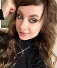 Un brindisi al futuro, iniziando con un incontro Un brindisi al futuro, iniziando con un incontro