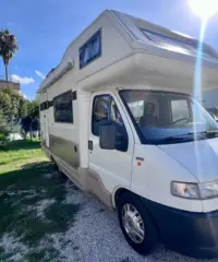 Camper pronto per partire full full porta moto
