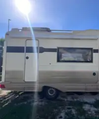 Camper pronto per partire full full porta moto