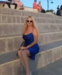 Donna sola cerca al matrimonio