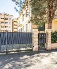 Terratetto plurifamiliare con garage e giardino a Parma