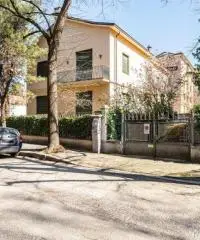 Terratetto plurifamiliare con garage e giardino a Parma