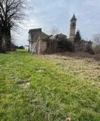 Rustico indipendente con stalla antica e giardino a Fontevivo