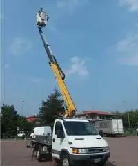 Iveco Daily 35S10 2004 Euro 3 piattaforma aerea 16 m + 2 Iveco Daily 35S10 2004 Euro 3 piattaforma aerea 16 m + 2