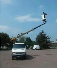 Iveco Daily 35S10 2004 Euro 3 piattaforma aerea 16 m + 2 Iveco Daily 35S10 2004 Euro 3 piattaforma aerea 16 m + 2