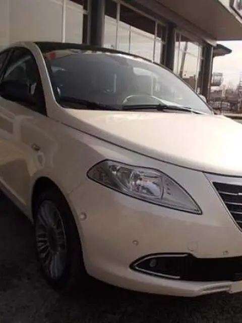 Lancia Ypsilon 0.9 T.air Full Optional 5 porte - Cuneo Lancia Ypsilon 0.9 T.air Full Optional 5 porte - Cuneo