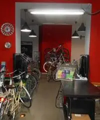 Negozio ricambi auto accessori bici chiavi