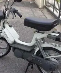 Piaggio ciclomotore Bravo di colore bianco del 1992