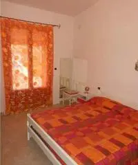 SPLENDIDA dependance immersa nel verde con posto auto