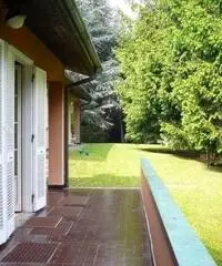 PER LAVORO, STUDIO O PER UNA VACANZA RELAX IN VILLA A VARESE