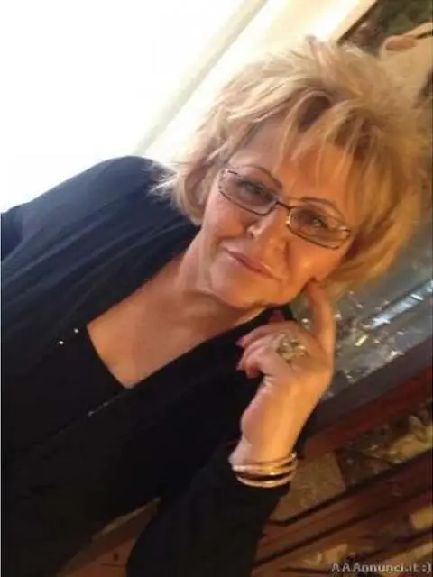 Signora bella cerca uomo Signora bella cerca uomo