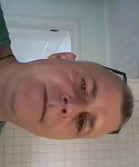 Lui cerca lei Lui cerca lei