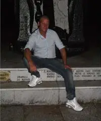 Cerco una donna seria per una relazione seria e sincera Cerco una donna seria per una relazione seria e sincera