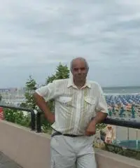 Cerco donna vivere felicemento con lei Cerco donna vivere felicemento con lei