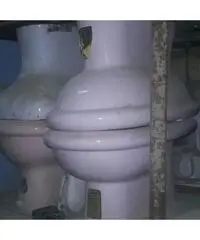 GIACENZE di lavabi, bidets, waters, vasche e piatti doccia colorati