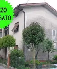 Capriva del Friuli: Casa indipendente 5 Locali o piu Capriva del Friuli: Casa indipendente 5 Locali o piu