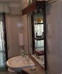 APPARTAMENTO di 4 vani e di 110 mq (ANCONA - ripe) rif. VND 5