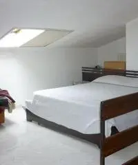 appartamento in villa giardino -box auto COD. 129