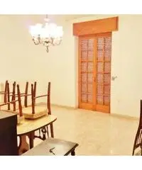 Casa singola angolare con box