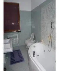 PRESEZZO, in complesso residenziale, RECENTE TRILOCALE CON TAVERNA E BOX DOPPIO