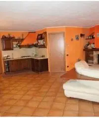 PRESEZZO, in complesso residenziale, RECENTE TRILOCALE CON TAVERNA E BOX DOPPIO