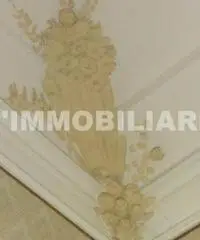 via Etnea zona borgo 4 vani+ammezzato in palazzo storico