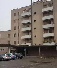 21531033-45 - Ampio appartamento trilocale