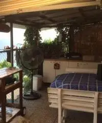 bungalow con annessa roulotte stanziale alassio fronte mare
