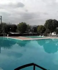 Una piazzola di mq 70 con roulotte al prezzo di € 2.000