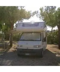 Camper mansardato con portamoto portatutto