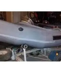 Gommone motore e carrello Gommone motore e carrello