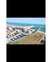 Posto barca mt 6 compreso gommone Zodiac