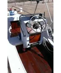 Barca tipo gozzo con fuoribordo yamaha