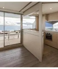 FERRETTI 690