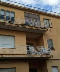 GIOIA TAURO VENDE: Appartamento in Via Liguria