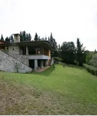 Vendita villa mq. 500 - Zona Mezzomonte