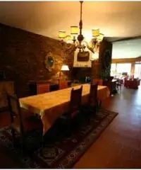 Vendita villa mq. 500 - Zona Mezzomonte