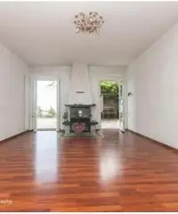 Lavagna: nel verde, sospesa tra cielo e mare, villa indipendente con giardino e vista mare