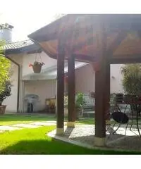 Villa singola in Vendita a Rho di 330 mq