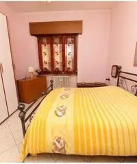 Arcore (MB): 3 Locali più servizi con cantina e poss.tà posto auto