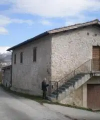 Grande villa nel comune di Preci di 400 mq e 6 ettari di terreno