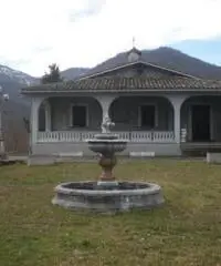 Grande villa nel comune di Preci di 400 mq e 6 ettari di terreno