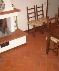 VILLA A SCHIERA di 6 vani e di 160 mq (CARMIGNANO)