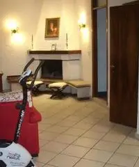 VILLA A SCHIERA di 6 vani e di 180 mq (CARMIGNANO)