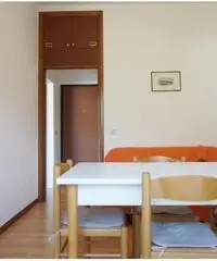 rif: 221 - Cervia, bilocale con balcone e posto auto vicino al mare