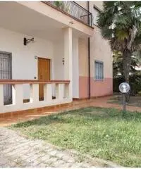 rif: 440 - Cervia, appartamento cinque locali con giardino privato