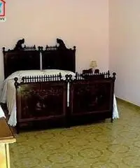 immobile in posizione angolare con terrazzo e doppio ingresso