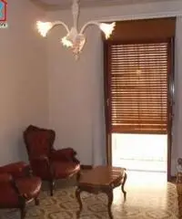 immobile in posizione angolare con terrazzo e doppio ingresso