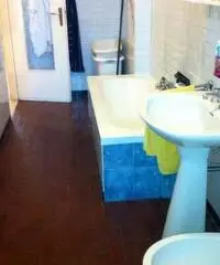 Alloggio in palazzina recintata con cortile giardino strada privata